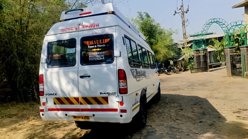 SelectBus Force Tempo Traveller 17-seater rear view with luggage space